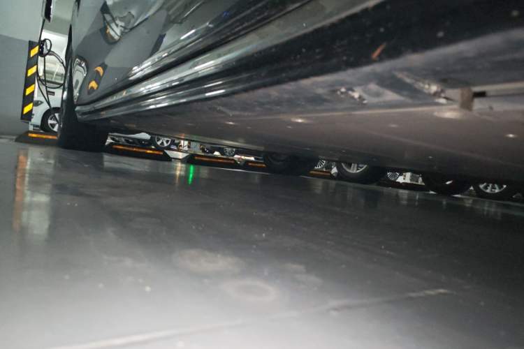 Used Volvo EM90 2025 Ultra Six-Seater Chassis Front Right