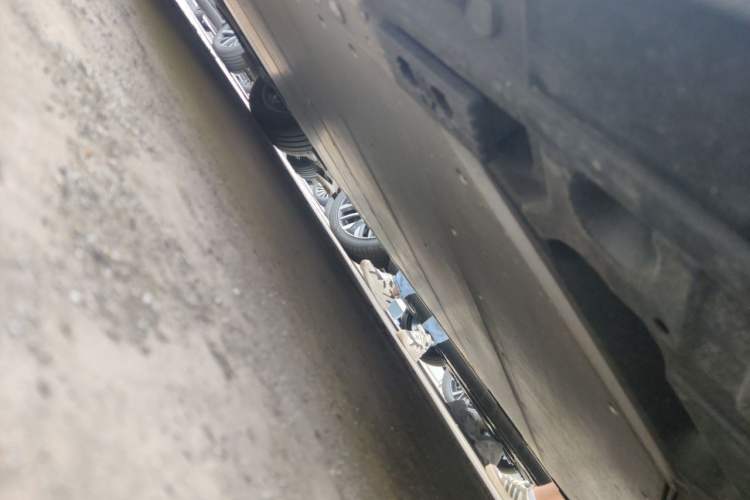 Used Volvo EM90 2025 Ultra Six-Seater Chassis Rear Left
