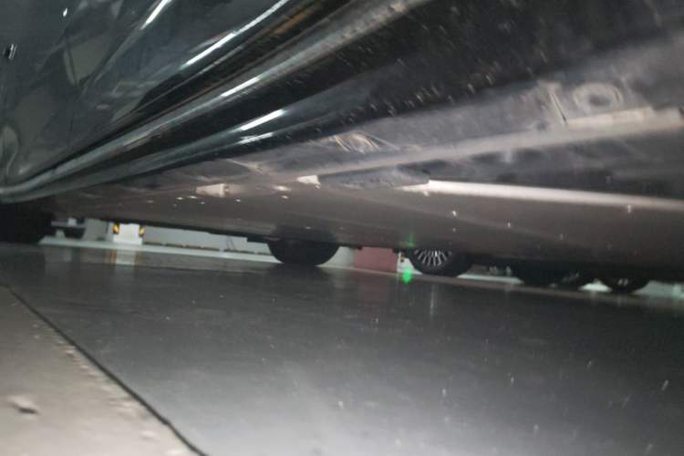 Used Volvo EM90 2025 Ultra Six-Seater Chassis Rear Left