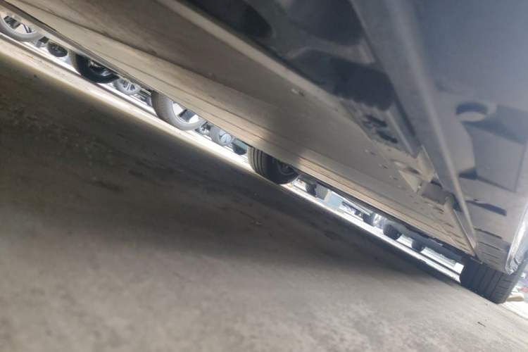 Used Volvo EM90 2025 Ultra Six-Seater Chassis Rear Right