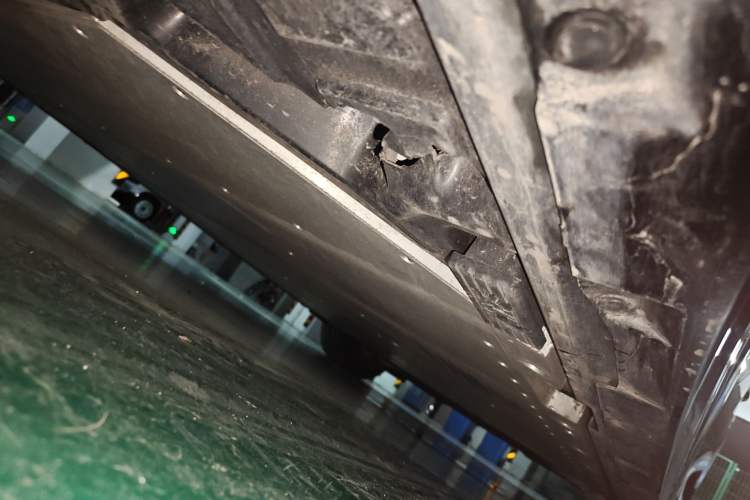 Used Volvo EM90 2025 Ultra Six-Seater Chassis Rear Right