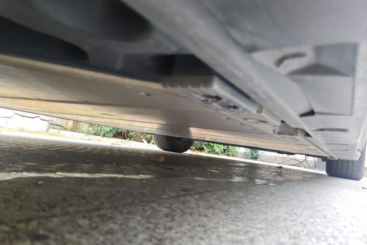 Used Volvo EM90 2025 Ultra Six-Seater Chassis Rear Right