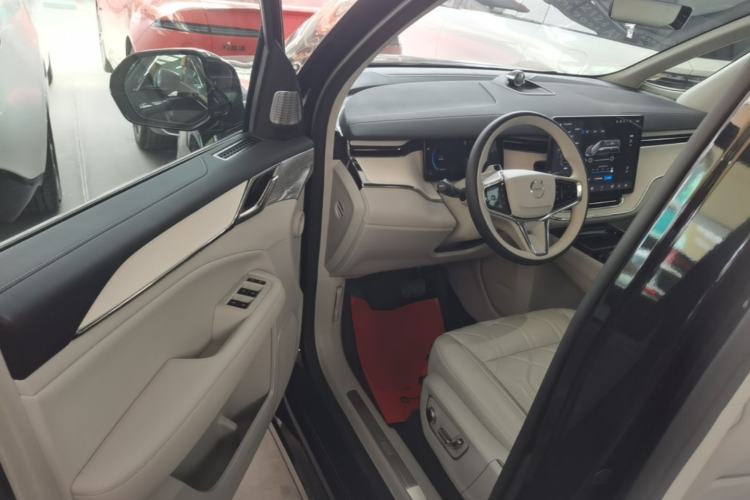 Used Volvo EM90 2025 Ultra Six-Seater Driver Seat