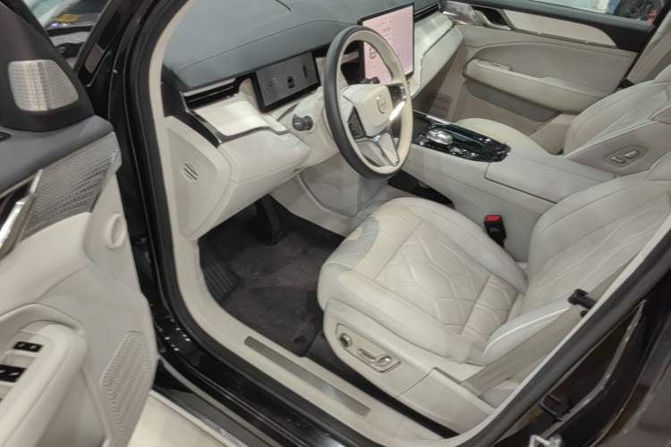 Used Volvo EM90 2025 Ultra Six-Seater Driver Seat