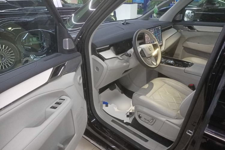 Used Volvo EM90 2025 Ultra Six-Seater Driver Seat