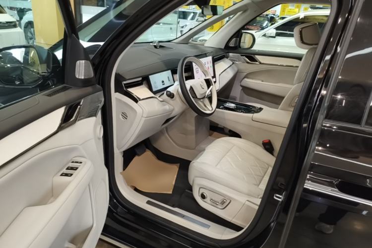 Used Volvo EM90 2025 Ultra Six-Seater Driver Seat