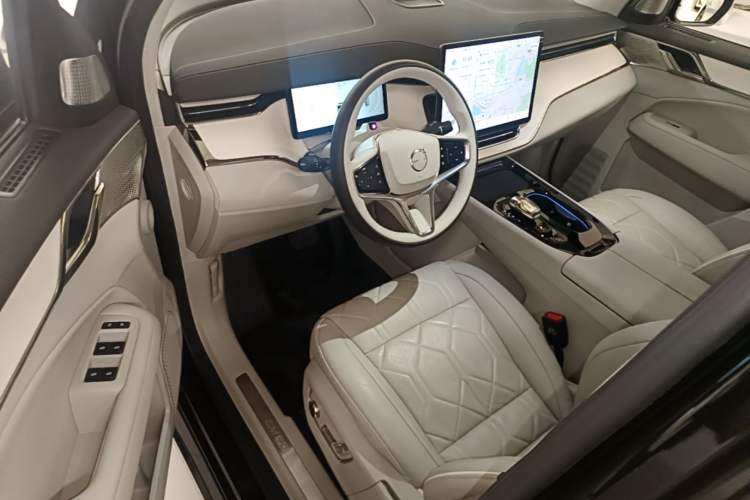 Used Volvo EM90 2025 Ultra Six-Seater Driver Seat
