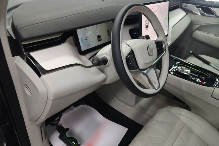 Used Volvo EM90 2025 Ultra Six-Seater Driver Seat