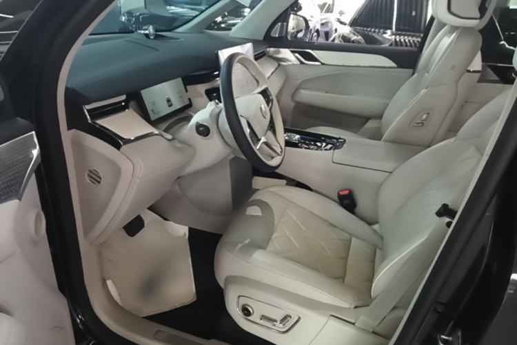 Used Volvo EM90 2025 Ultra Six-Seater Driver Seat