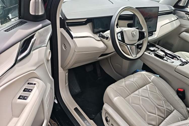 Used Volvo EM90 2025 Ultra Six-Seater Driver Seat