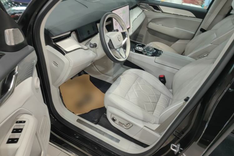 Used Volvo EM90 2025 Ultra Six-Seater Driver Seat
