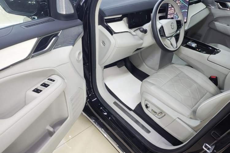 Used Volvo EM90 2025 Ultra Six-Seater Driver Seat