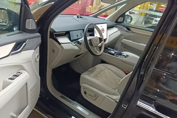 Used Volvo EM90 2025 Ultra Six-Seater Driver Seat