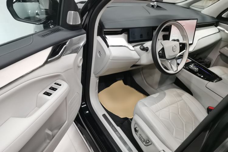 Used Volvo EM90 2025 Ultra Six-Seater Driver Seat