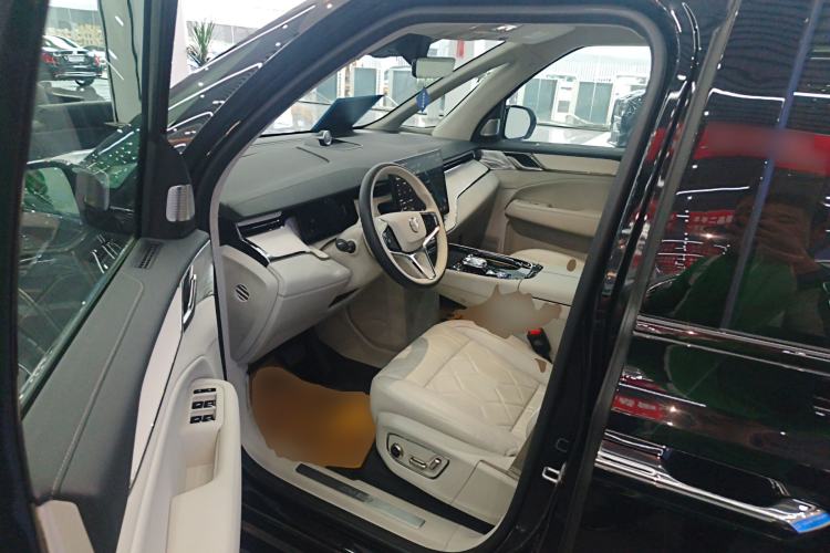 Used Volvo EM90 2025 Ultra Six-Seater Driver Seat
