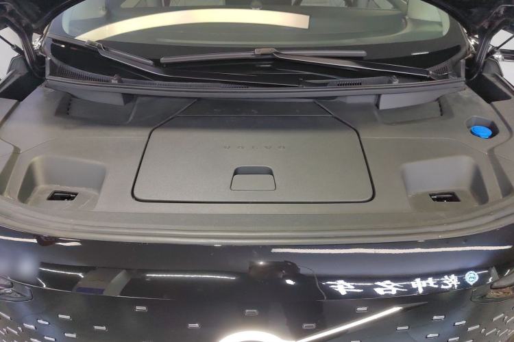 Used Volvo EM90 2025 Ultra Six-Seater Engine Bay