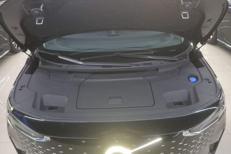 Used Volvo EM90 2025 Ultra Six-Seater Engine Bay