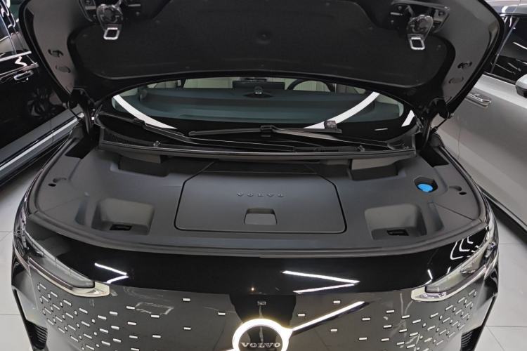 Used Volvo EM90 2025 Ultra Six-Seater Engine Bay
