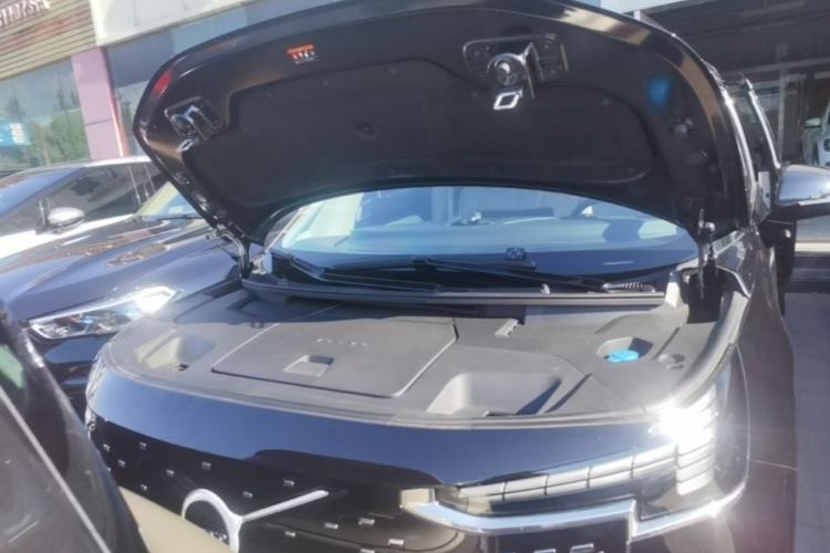 Used Volvo EM90 2025 Ultra Six-Seater Engine Bay