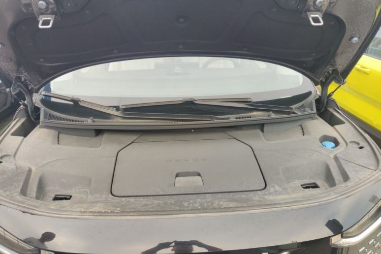 Used Volvo EM90 2025 Ultra Six-Seater Engine Bay