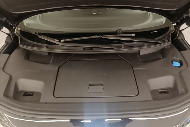 Used Volvo EM90 2025 Ultra Six-Seater Engine Bay