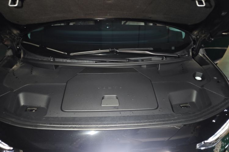 Used Volvo EM90 2025 Ultra Six-Seater Engine Bay