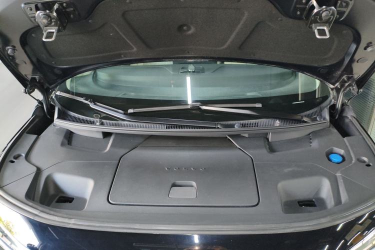 Used Volvo EM90 2025 Ultra Six-Seater Engine Bay