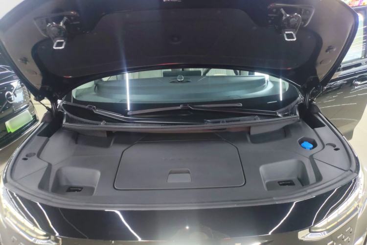 Used Volvo EM90 2025 Ultra Six-Seater Engine Bay
