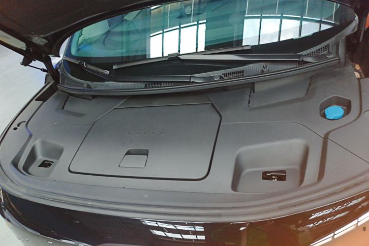 Used Volvo EM90 2025 Ultra Six-Seater Engine Bay