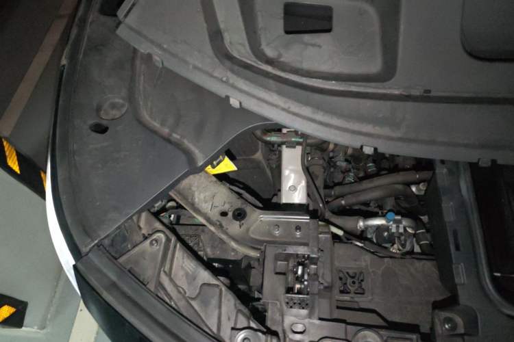 Used Volvo EM90 2025 Ultra Six-Seater Engine Bay Right