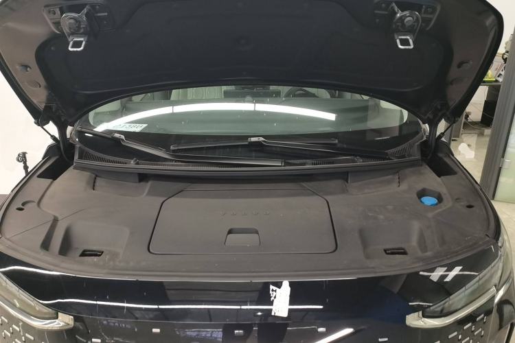 Used Volvo EM90 2025 Ultra Six-Seater Engine Bay