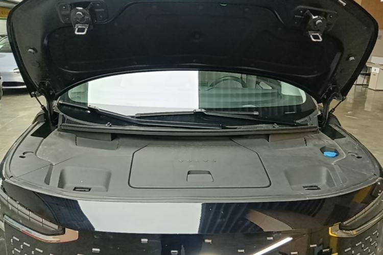 Used Volvo EM90 2025 Ultra Six-Seater Engine Bay