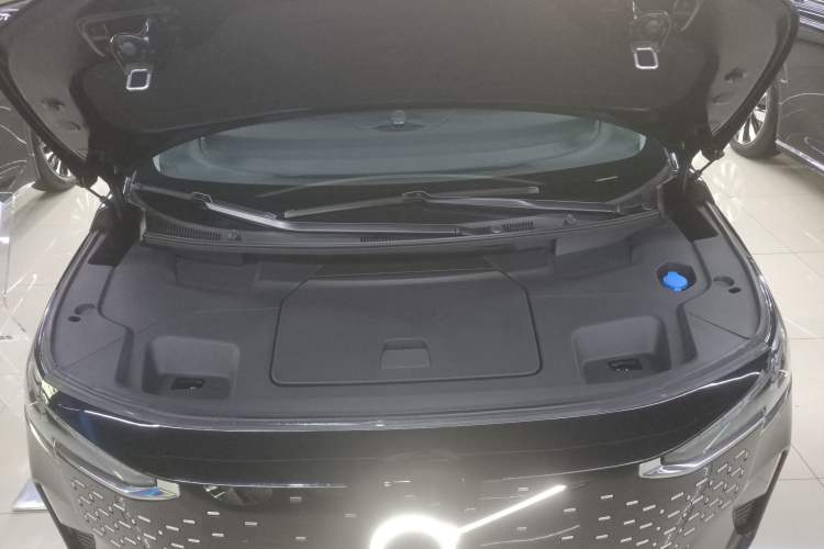 Used Volvo EM90 2025 Ultra Six-Seater Engine Bay