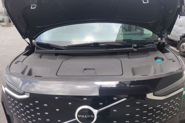 Used Volvo EM90 2025 Ultra Six-Seater Engine Bay
