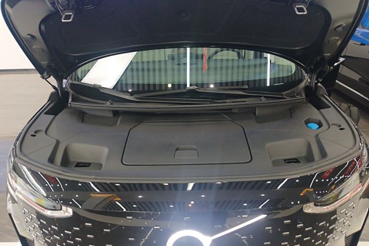 Used Volvo EM90 2025 Ultra Six-Seater Engine Bay