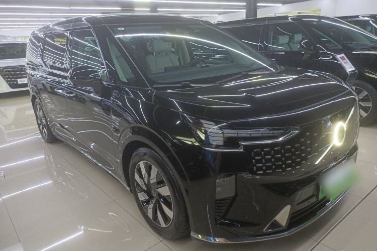 Used Volvo EM90 2025 Ultra Six-Seater Exterior 1