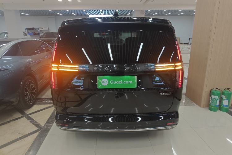 Used Volvo EM90 2025 Ultra Six-Seater Exterior 1