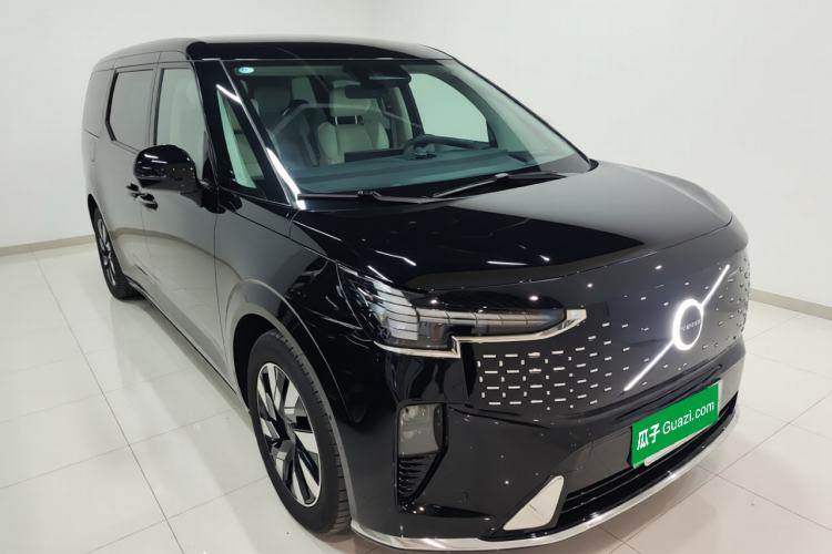 Used Volvo EM90 2025 Ultra Six-Seater Exterior 1