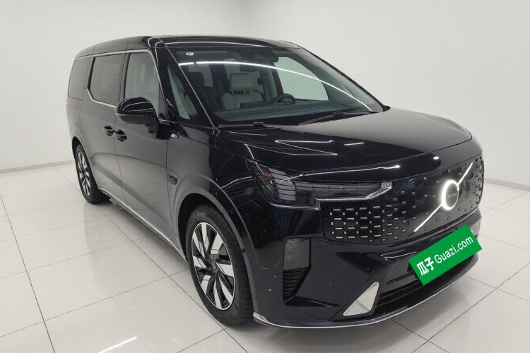 Used Volvo EM90 2025 Ultra Six-Seater Exterior 1