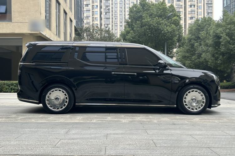 Used Volvo EM90 2025 Ultra Six-Seater Exterior 10