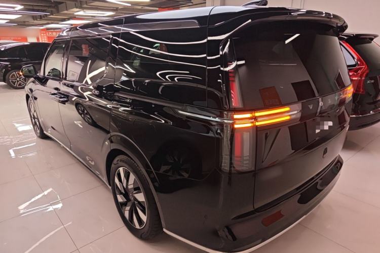 Used Volvo EM90 2025 Ultra Six-Seater Exterior 2