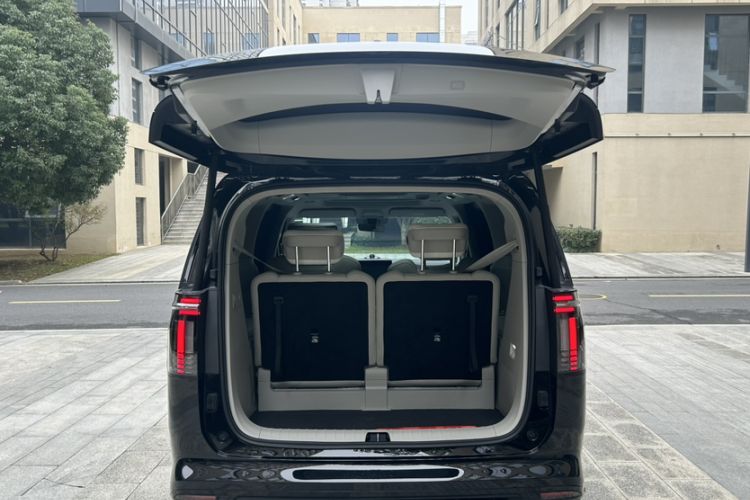 Used Volvo EM90 2025 Ultra Six-Seater Exterior 2