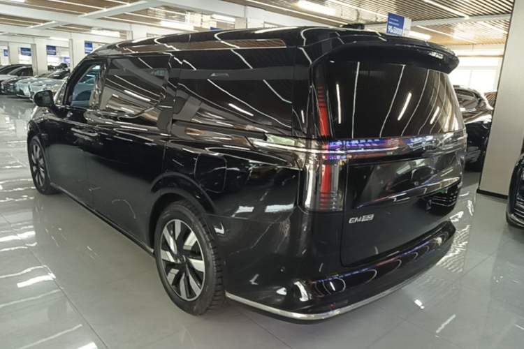 Used Volvo EM90 2025 Ultra Six-Seater Exterior 2
