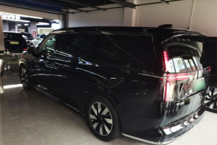 Used Volvo EM90 2025 Ultra Six-Seater Exterior 2