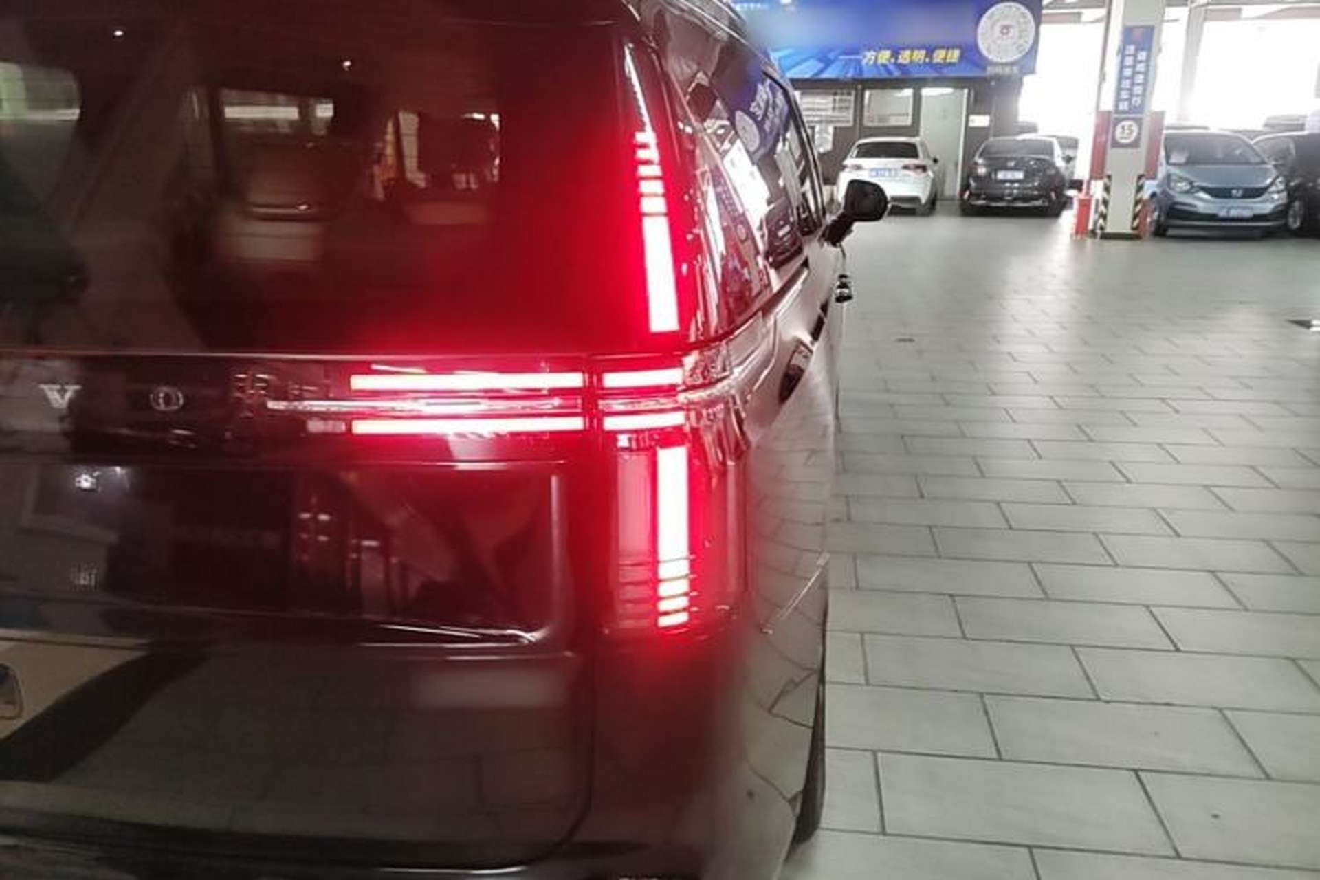 Used Volvo EM90 2025 Ultra Six-Seater Exterior 3