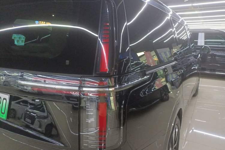 Used Volvo EM90 2025 Ultra Six-Seater Exterior 3