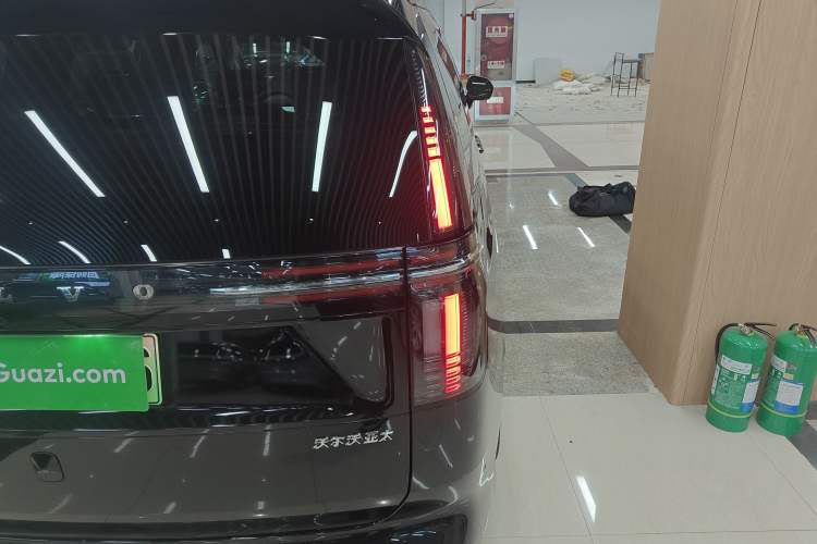 Used Volvo EM90 2025 Ultra Six-Seater Exterior 3