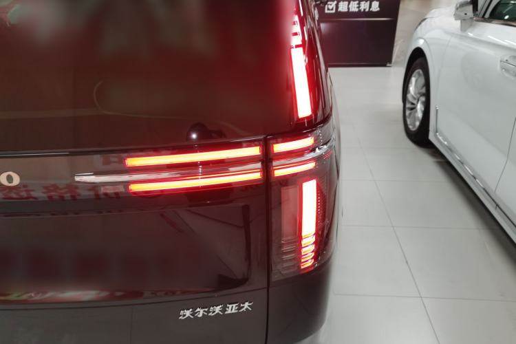 Used Volvo EM90 2025 Ultra Six-Seater Exterior 3