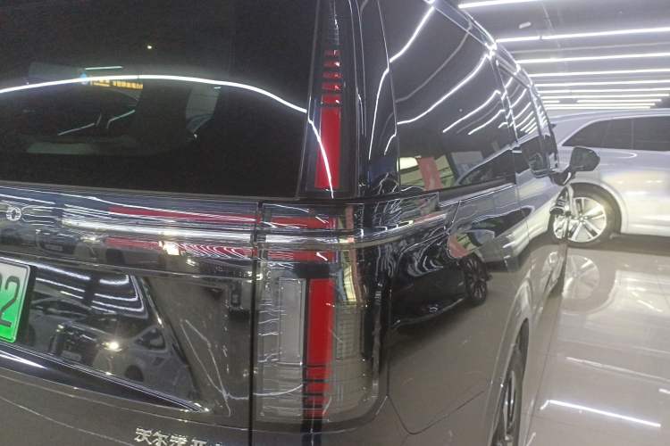 Used Volvo EM90 2025 Ultra Six-Seater Exterior 3