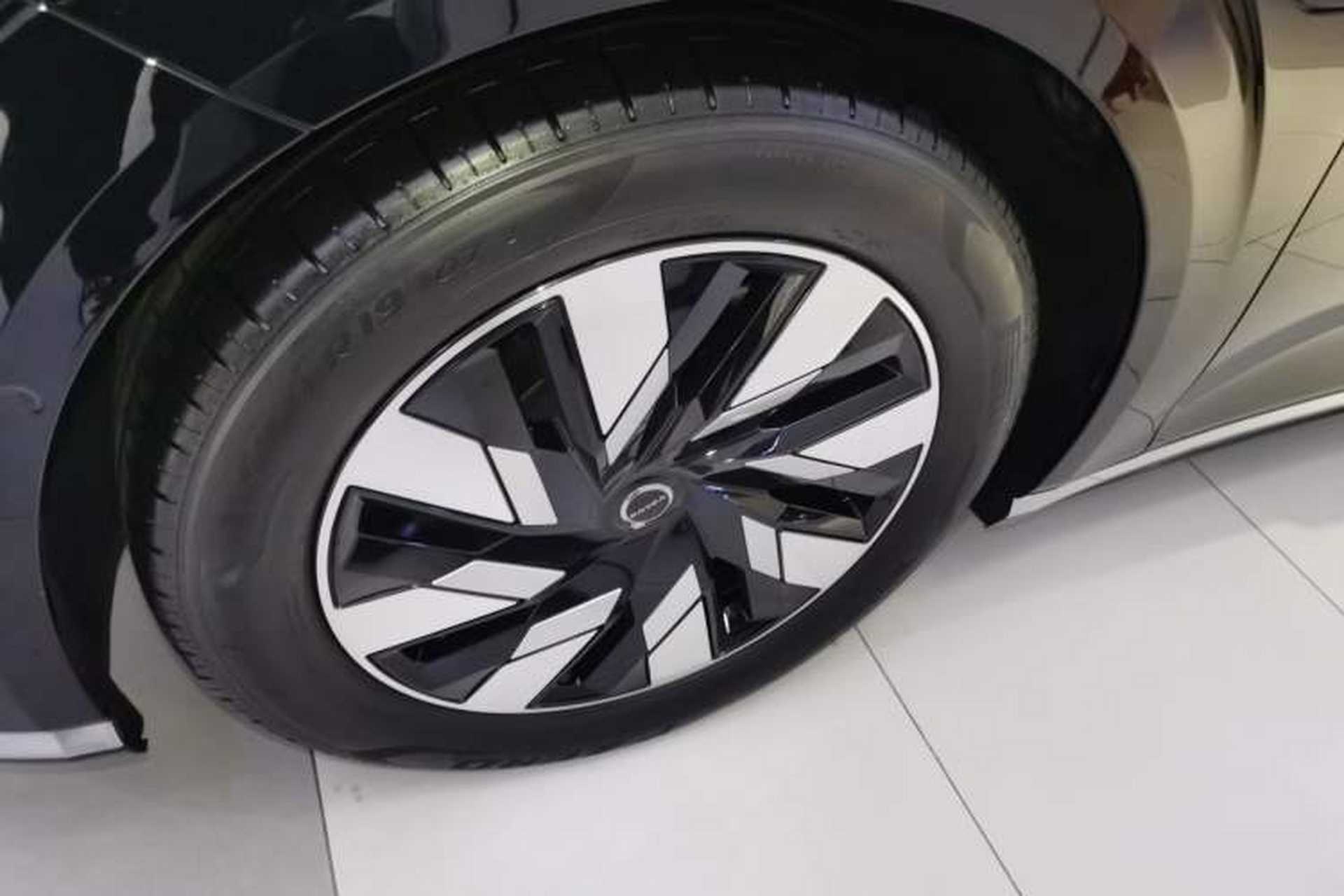Used Volvo EM90 2025 Ultra Six-Seater Exterior 4